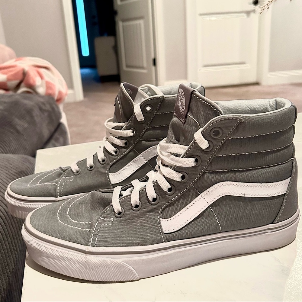 Vans High Top Sneakers Only Worn Once (women size 9.5) (men’s size 8)